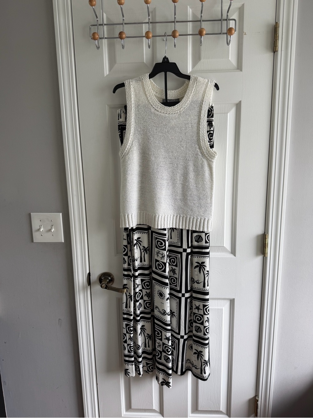 2 pieces Marled Black and White Patterned Elastic Waist Pants and top